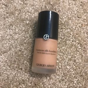 Giorgio Armani Luminous silk foundation
